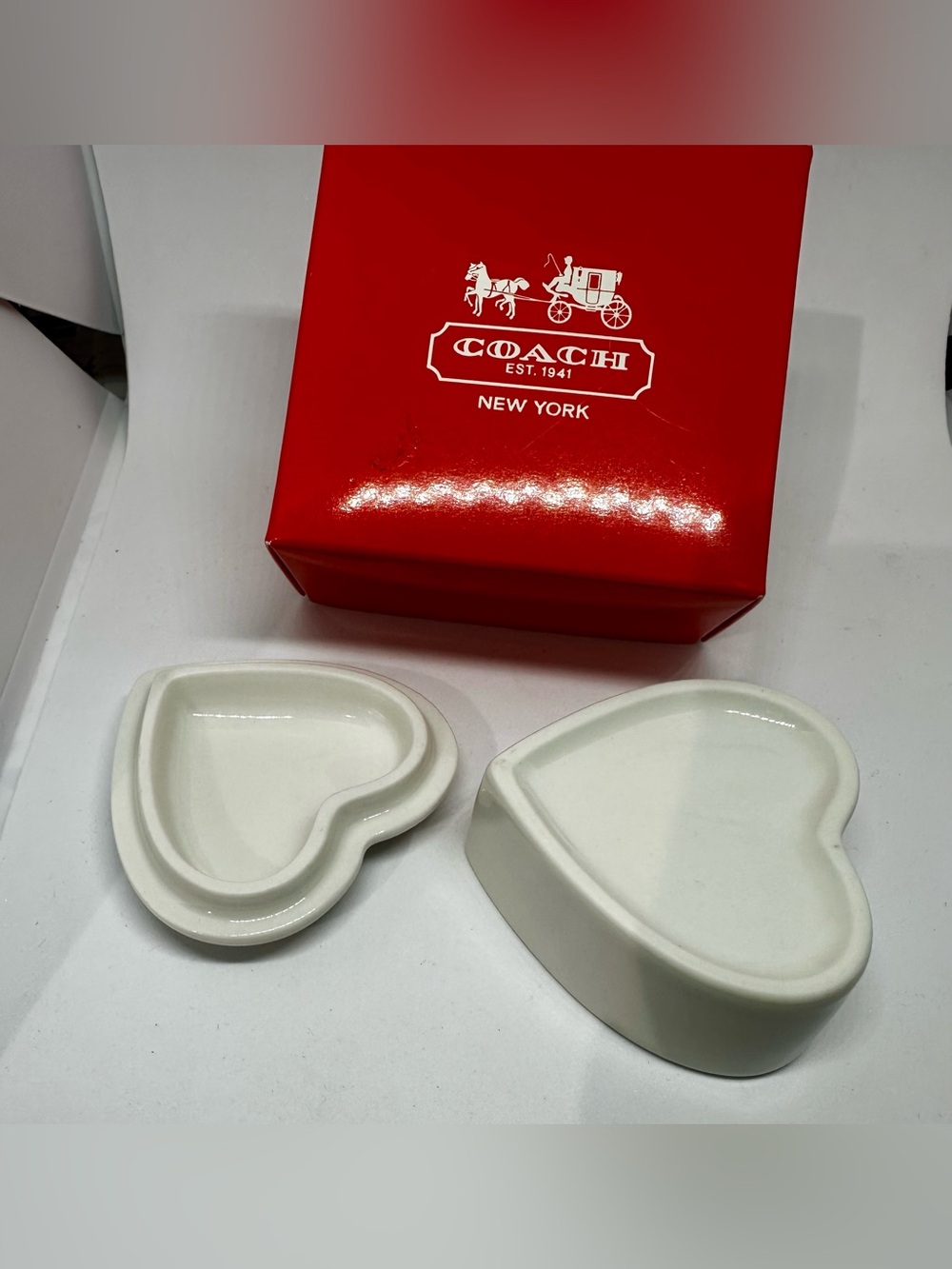 Authentic Vintage COACH Ceramic Heart Trinket Box with Original Presentation Box - Picture 5 of 10